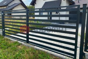 Brama frontowa dwuskrzydłowa w kolorze grafitowym